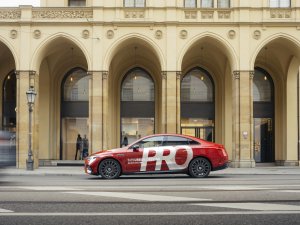 Mercedes troeft Tesla af met zelfrijdende auto, maar er zit een addertje onder het gras