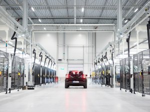 Hè, waarom rijdt deze nieuwe Volvo-baas in een Tesla?