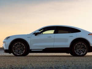 Laatste grote sportwagenmerk capituleert voor de SUV