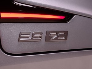 Volvo ES90 (2025): komt verder en laadt sneller dan andere Volvo-EV’s