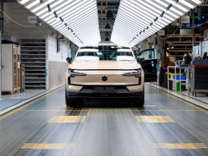Dit automerk had in 2024 een topjaar, maar ontslaat nu duizenden werknemers