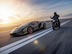 Welke moet het worden: Lamborghini Sián of Ducati Diavel 1260 Lamborghini?