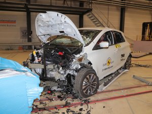 Euro NCAP: 'Dacia Spring en Renault Zoe zijn levensgevaarlijk bij een aanrijding'