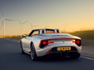 Review MG Cyberster GT (2024): supercar-spektakel voor de prijs van een dikke Golf