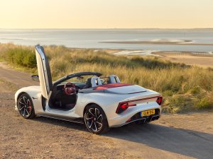 Review MG Cyberster GT (2024): supercar-spektakel voor de prijs van een dikke Golf