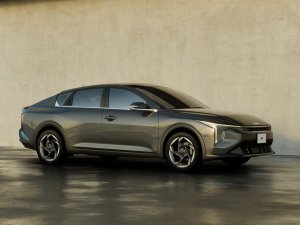 Kia EV4 met grote actieradius in de startblokken: eindelijk een betaalbare elektrische hatchback