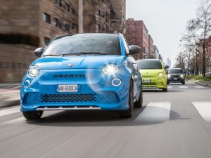 Waarom de Abarth 500e plotseling 2000 euro goedkoper is geworden