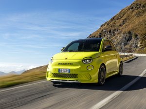 Waarom de Abarth 500e plotseling 2000 euro goedkoper is geworden