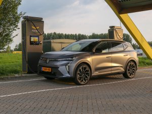 Zo schroeven autofabrikanten hun elektrificatieplannen terug - schieten ze zichzelf in de voet?