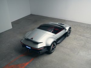 Voordat Ferrari een volgende elektrische auto ontwerpt, moet het even met dit merk bellen