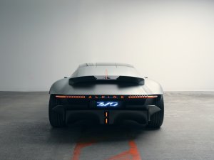 Voordat Ferrari een volgende elektrische auto ontwerpt, moet het even met dit merk bellen