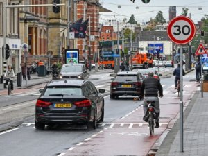 Hoe stug 50 km/h blijven rijden in een 30-zone je financieel kan ruineren
