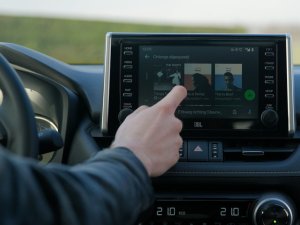 Heb je een van deze telefoons, dan werkt Android Auto in je auto straks niet meer