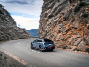 Test Nissan Ariya Nismo (2025): transformer