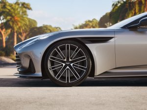 Test Aston Martin DB12 Volante: kick van open rijden bijna niet in woorden uit te drukken