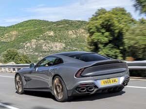 Aston Martin Vanquish (2025) test: elegante Brit laat zelfs Ferrari zweten