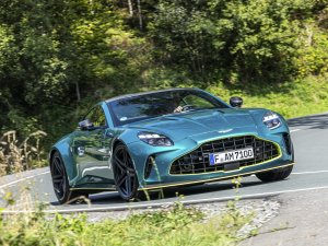 TEST Aston Martin Vantage: rijden met nazaat van snelste auto ter wereld