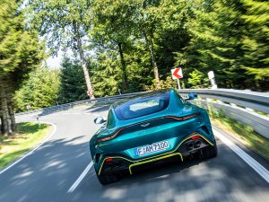 TEST Aston Martin Vantage: rijden met nazaat van snelste auto ter wereld