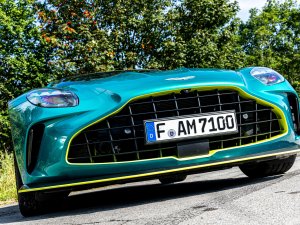 TEST Aston Martin Vantage: rijden met nazaat van snelste auto ter wereld