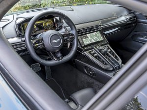 TEST Aston Martin Vantage: rijden met nazaat van snelste auto ter wereld