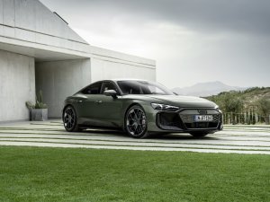 Wie een overgevoelige maag heeft, moet de vernieuwde Audi e-tron GT als de pest mijden