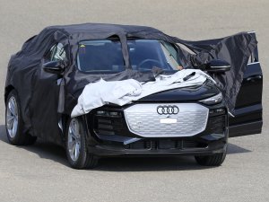 Is dit een nieuwe trend? Ook de elektrische Audi Q6 E-Tron heeft vier koplampunits