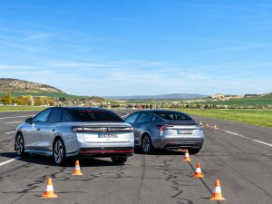 TEST loodzware Volkswagen ID.7 maakt op dit verrassende punt gehakt van Tesla Model 3