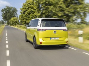 Test Volkswagen ID.Buzz LWB en GTX: zo bijten BMW-rijders zich stuk op en bestelbus