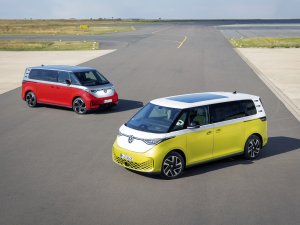 Test Volkswagen ID.Buzz LWB en GTX: zo bijten BMW-rijders zich stuk op en bestelbus