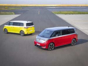 Test Volkswagen ID.Buzz LWB en GTX: zo bijten BMW-rijders zich stuk op en bestelbus