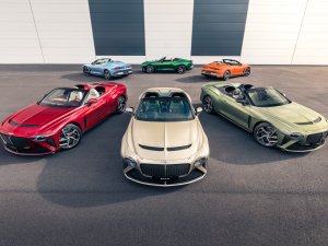 Reken even mee: 6 exemplaren van de Bentley Bacalar x 1,5 miljoen euro is ...