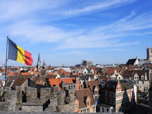 Voorkom milieuboetes en schaf voor je autovakantie de nodige pasjes aan voor België