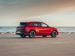 Laatste grote sportwagenmerk capituleert voor de SUV