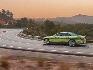 Bentley Flying Spur (2024) krijgt er 147 pk bij maar wordt veel goedkoper