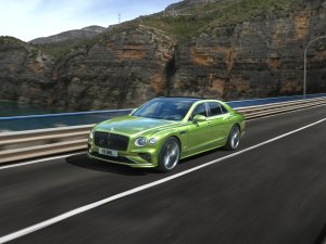 Bentley Flying Spur (2024) krijgt er 147 pk bij maar wordt veel goedkoper