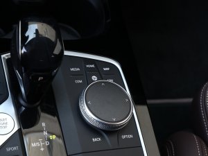 Test: waarom kan de BMW 118i zijn concurrentie niet bijhouden?