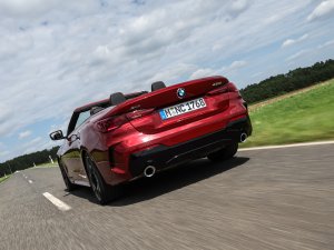 TEST Mercedes CLE Cabriolet verslaat BMW 430i Cabrio met lelijkste accessoire ooit