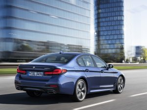 Gefacelifte BMW 5-serie heeft gelukkig geen hazetanden