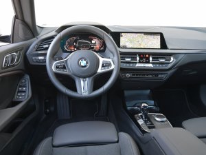 Test: is de BMW 218i Gran Coupé sneller dan de Mercedes CLA 180?