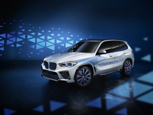 BMW is het oneens met Auto Review-collega Bart en gaat waterstofauto's bouwen