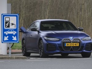 Skoda Enyaq iV bekroond tot Zakenauto van het Jaar 2022, BMW i4 beste nieuwkomer