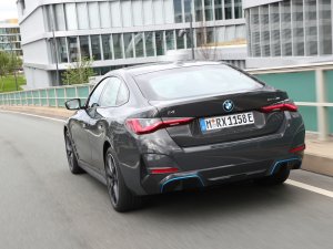 Hoe ook de BMW i4 rijden geweldig maakt