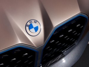 BMW heeft nieuw logo en zet nu eindelijk de klant centraal