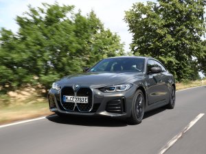 TEST elektrische zakenauto's: zo omzeil je de grootste tekortkoming van de BMW i4