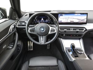 TEST elektrische zakenauto's: zo omzeil je de grootste tekortkoming van de BMW i4