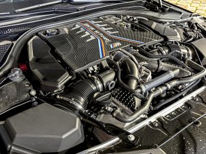 Hier kan geen EV tegenop: nachtbraken met een V8 van BMW en Dodge