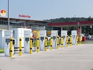 Snelladen in de tijd van een tankbeurt: het kan, maar reken je niet rijk