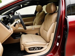 BMW en Mercedes schrikken zich een hoedje van deze nieuwe Chinese EV