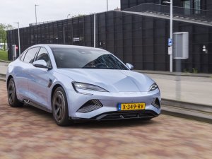 Duitsers laten Tesla als een baksteen vallen en kiezen steeds vaker voor dit merk