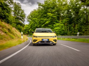 TEST - Deze luxe concurrent van de Volkswagen ID.3 is verdacht goedkoop